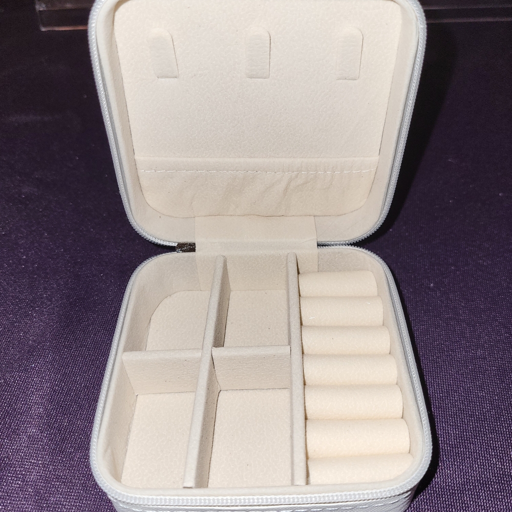 Cream Jewelry Organizer Box